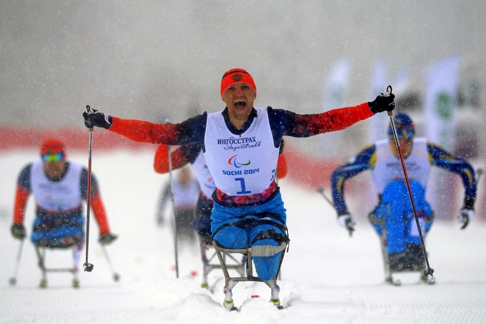 Az orosz Roman Petushkov célba ér 
